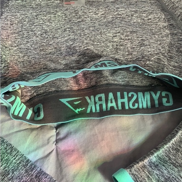 Gym shark crop top women’s Size XS - Picture 3 of 5